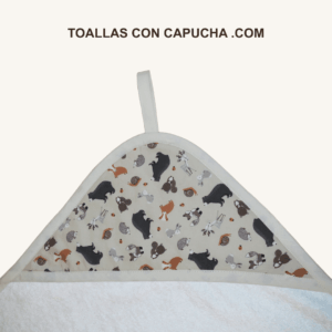 Detalle toalla con capucha animales bosque blanco para bebés y niños