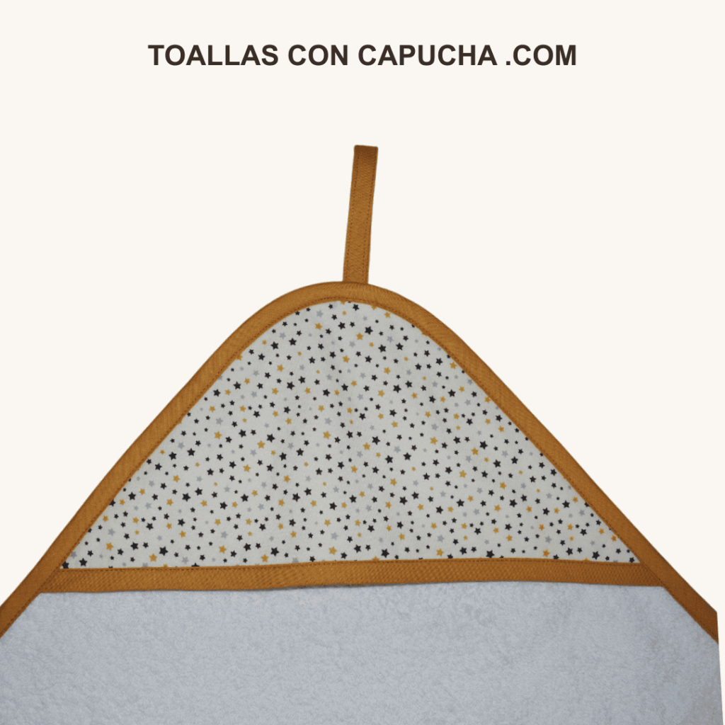 Detalle toalla con capucha estrellas para bebés y niños