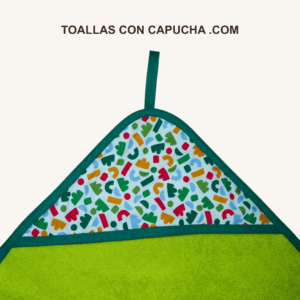 Detalle toalla con capucha geométrico para bebés y niños